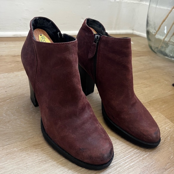 Franco Sarto red suede heeled ankle boots size 7 - Picture 1 of 3